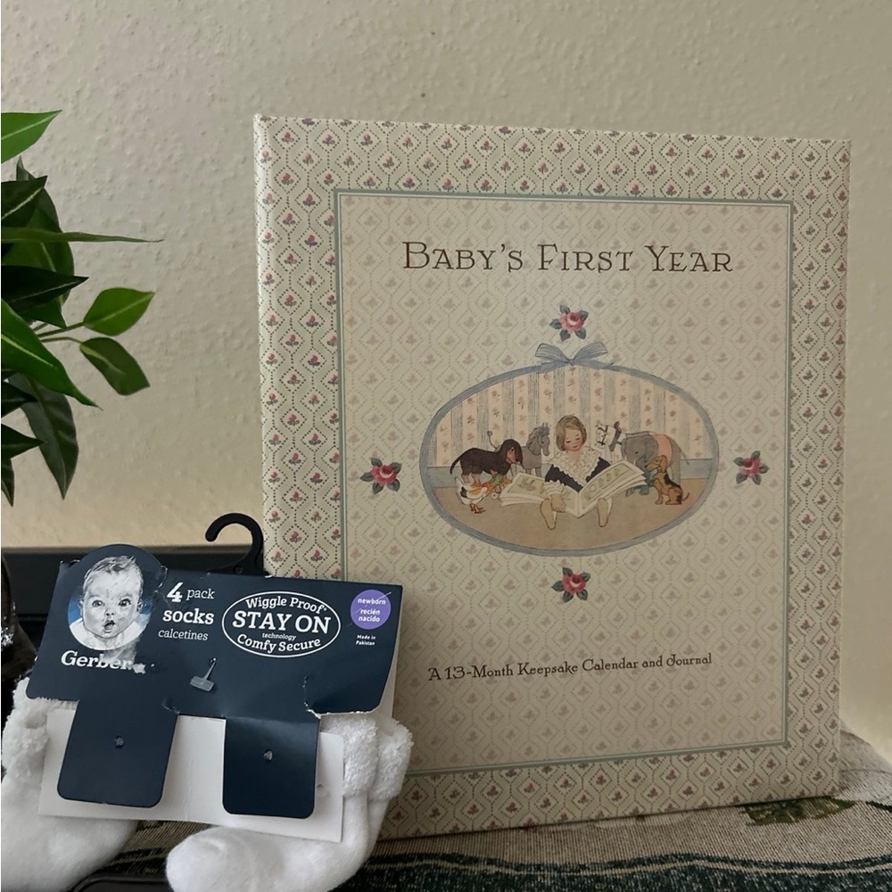 NEW Hallmark Keepsake 13 mo. Baby Calendar with Gerber 4pack Newborn White Socks